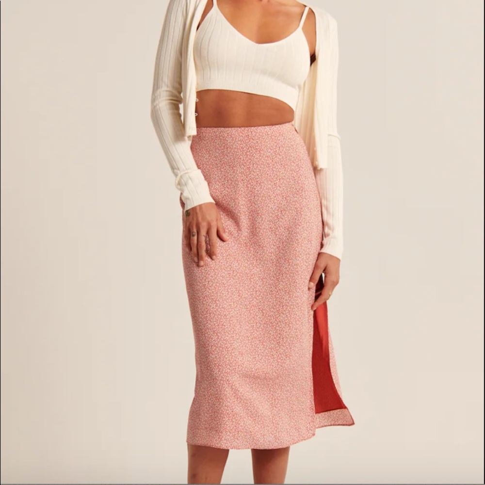 NWT Abercrombie & Fitch High-Slit Midi Skirt - Red Floral Pattern - Size Small